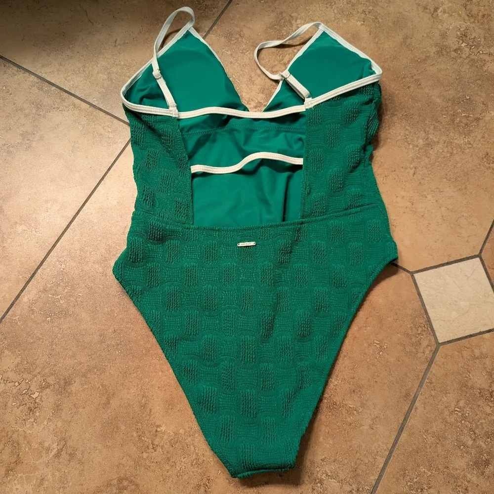 Berlook / NWT / XL / Green textured One Piece